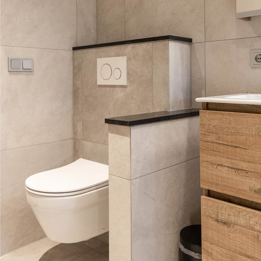 Natuurstenen toilet plateaus